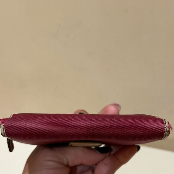 Gucci Red Bifold Wallet With Rubber Logo - Picture 4 of 13